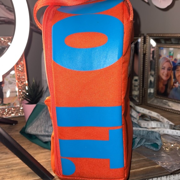 Like new Nike lunchbox orange and blue big nice zipper on front - Picture 3 of 8